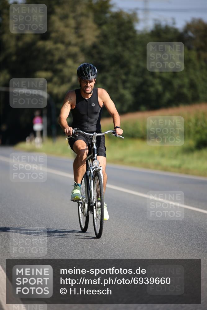 01.09.2024 - 17. Tribühne Triathlon H.Heesch http://msf.ph/oto/6939660 01.09.2024 10:32:23 Radfahren 140, 175, 211 meine-sportfotos.de