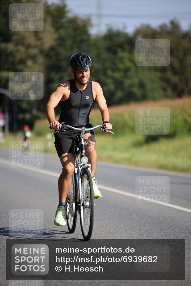 01.09.2024 - 17. Tribühne Triathlon H.Heesch http://msf.ph/oto/6939682 01.09.2024 10:32:23 Radfahren 140, 175, 211 meine-sportfotos.de