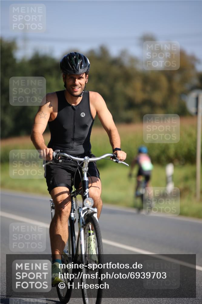01.09.2024 - 17. Tribühne Triathlon H.Heesch http://msf.ph/oto/6939703 01.09.2024 10:32:24 Radfahren 140, 175, 211 meine-sportfotos.de