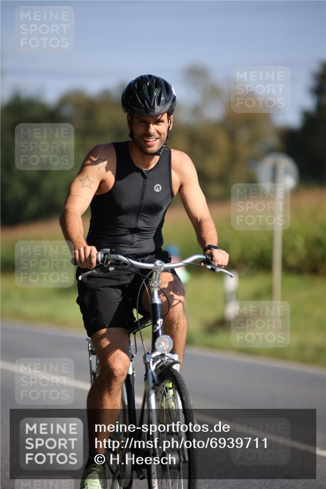 01.09.2024 - 17. Tribühne Triathlon H.Heesch http://msf.ph/oto/6939711 01.09.2024 10:32:24 Radfahren 140, 175, 211 meine-sportfotos.de