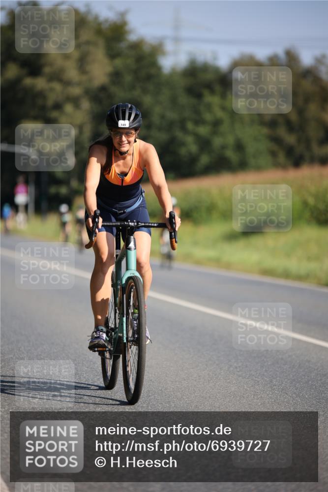 01.09.2024 - 17. Tribühne Triathlon H.Heesch http://msf.ph/oto/6939727 01.09.2024 10:32:52 Radfahren 149, 206, 209, 233, 252, 269, 280 meine-sportfotos.de