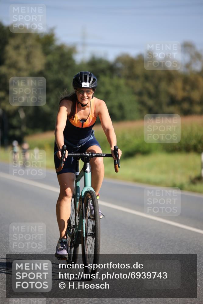 01.09.2024 - 17. Tribühne Triathlon H.Heesch http://msf.ph/oto/6939743 01.09.2024 10:32:53 Radfahren 149, 209, 233, 252, 269 meine-sportfotos.de