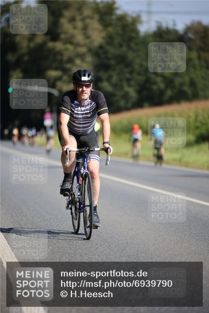 01.09.2024 - 17. Tribühne Triathlon H.Heesch http://msf.ph/oto/6939790 01.09.2024 10:33:43 Radfahren 108, 189, 195, 197, 212, 226, 305, 730 meine-sportfotos.de