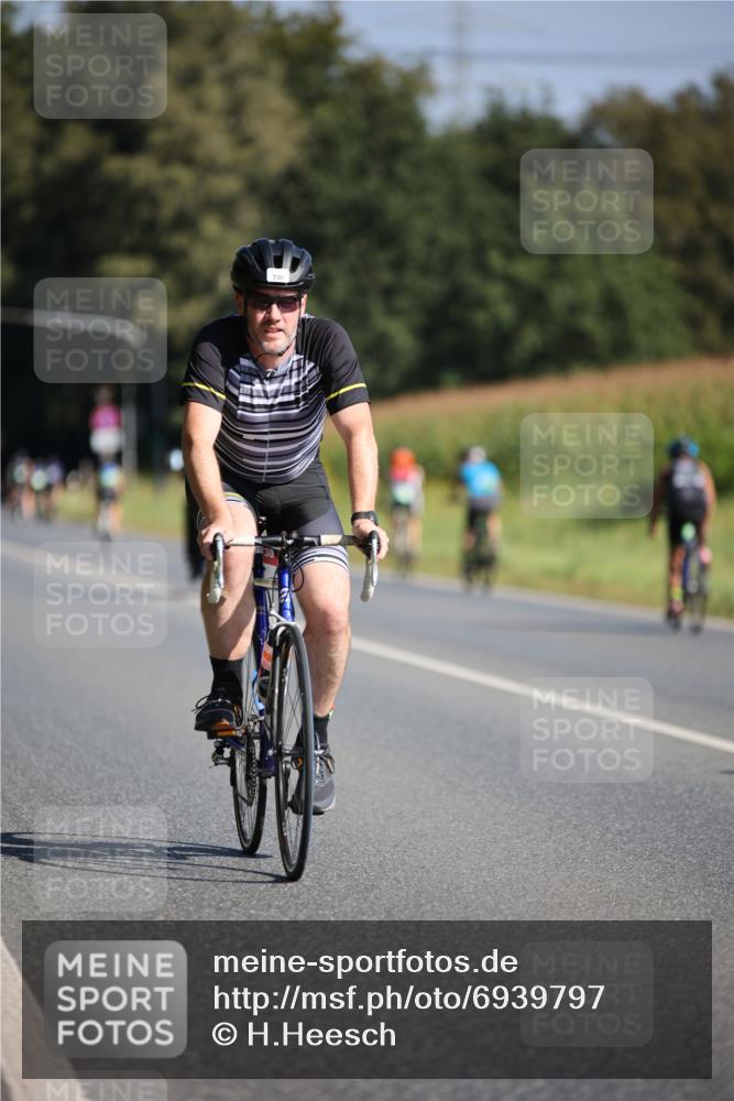 01.09.2024 - 17. Tribühne Triathlon H.Heesch http://msf.ph/oto/6939797 01.09.2024 10:33:43 Radfahren 108, 189, 195, 197, 212, 226, 305, 730 meine-sportfotos.de