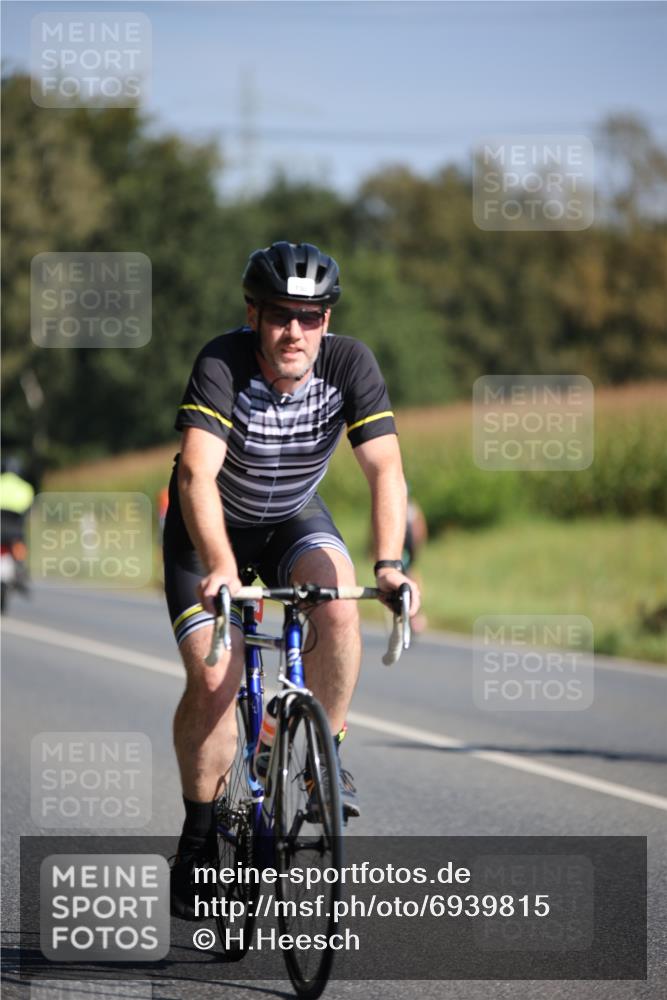 01.09.2024 - 17. Tribühne Triathlon H.Heesch http://msf.ph/oto/6939815 01.09.2024 10:33:44 Radfahren 189, 195, 197, 212, 226, 305, 730 meine-sportfotos.de
