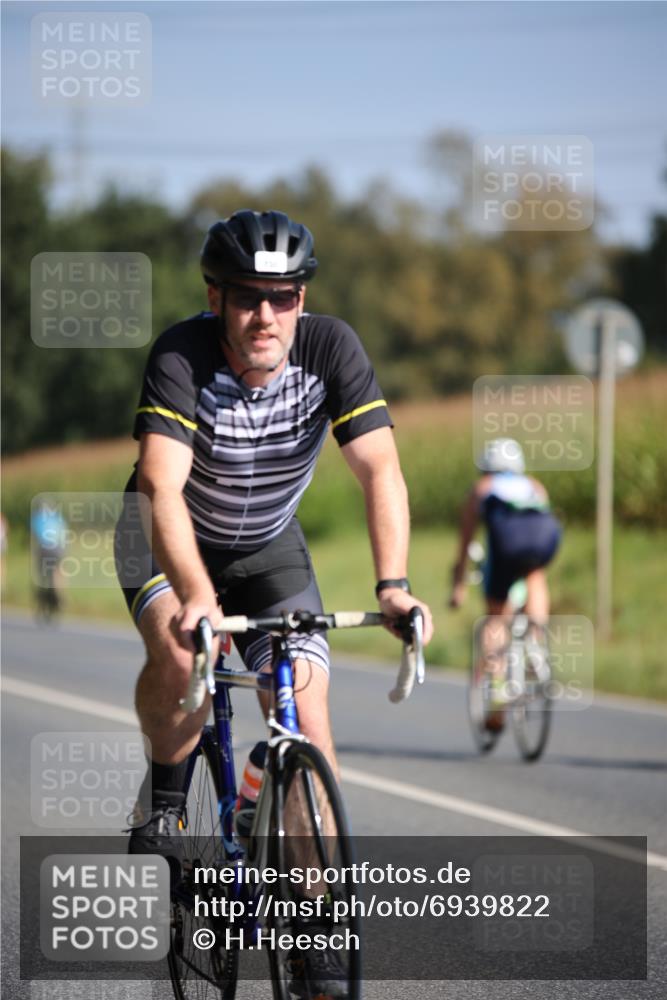 01.09.2024 - 17. Tribühne Triathlon H.Heesch http://msf.ph/oto/6939822 01.09.2024 10:33:44 Radfahren 189, 195, 197, 212, 226, 305, 730 meine-sportfotos.de