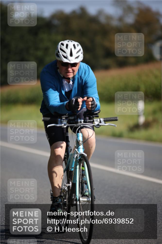 01.09.2024 - 17. Tribühne Triathlon H.Heesch http://msf.ph/oto/6939852 01.09.2024 10:33:59 Radfahren 144, 214, 224, 236, 237 meine-sportfotos.de