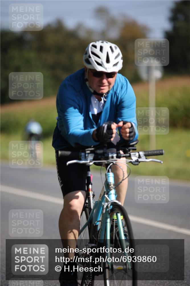 01.09.2024 - 17. Tribühne Triathlon H.Heesch http://msf.ph/oto/6939860 01.09.2024 10:33:59 Radfahren 144, 214, 224, 236, 237 meine-sportfotos.de