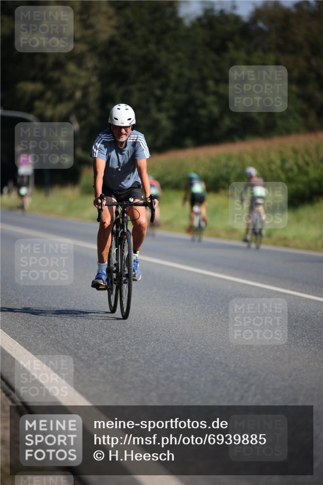 01.09.2024 - 17. Tribühne Triathlon H.Heesch http://msf.ph/oto/6939885 01.09.2024 10:34:16 Radfahren 141, 158, 192 meine-sportfotos.de