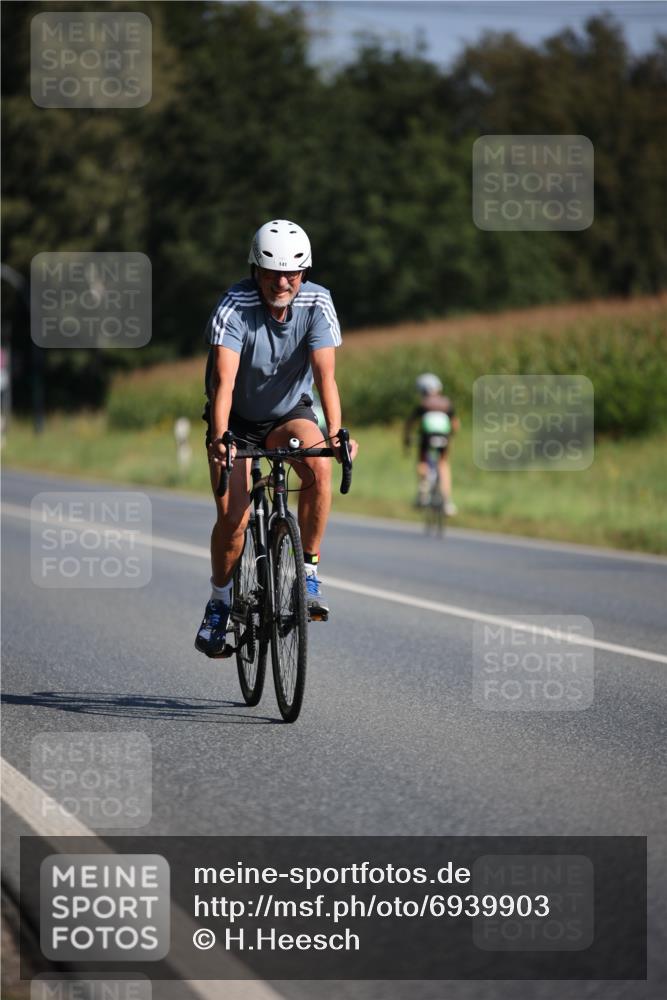 01.09.2024 - 17. Tribühne Triathlon H.Heesch http://msf.ph/oto/6939903 01.09.2024 10:34:17 Radfahren 137, 141, 158, 192 meine-sportfotos.de