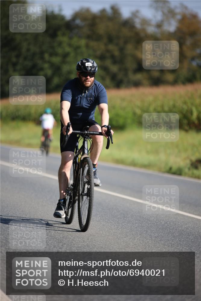 01.09.2024 - 17. Tribühne Triathlon H.Heesch http://msf.ph/oto/6940021 01.09.2024 10:34:48 Radfahren 241, 282, 1064 meine-sportfotos.de