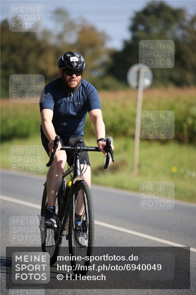 01.09.2024 - 17. Tribühne Triathlon H.Heesch http://msf.ph/oto/6940049 01.09.2024 10:34:49 Radfahren 241, 282, 1064 meine-sportfotos.de