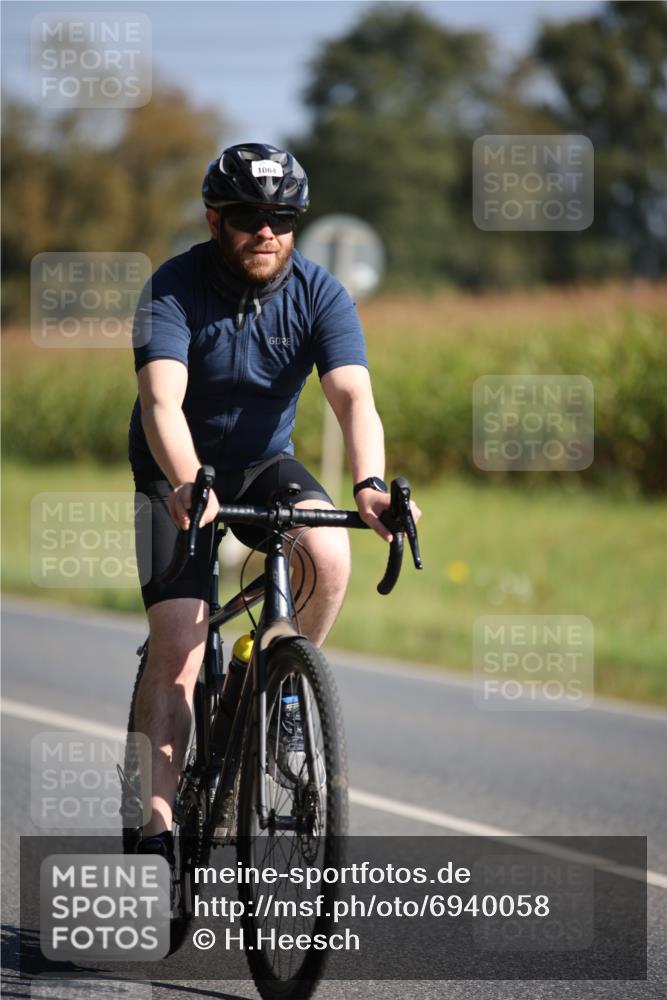 01.09.2024 - 17. Tribühne Triathlon H.Heesch http://msf.ph/oto/6940058 01.09.2024 10:34:49 Radfahren 241, 282, 1064 meine-sportfotos.de