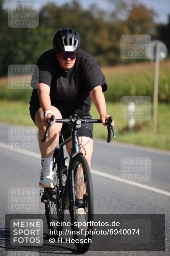 01.09.2024 - 17. Tribühne Triathlon H.Heesch http://msf.ph/oto/6940074 01.09.2024 10:35:04 Radfahren 163, 168, 169 meine-sportfotos.de