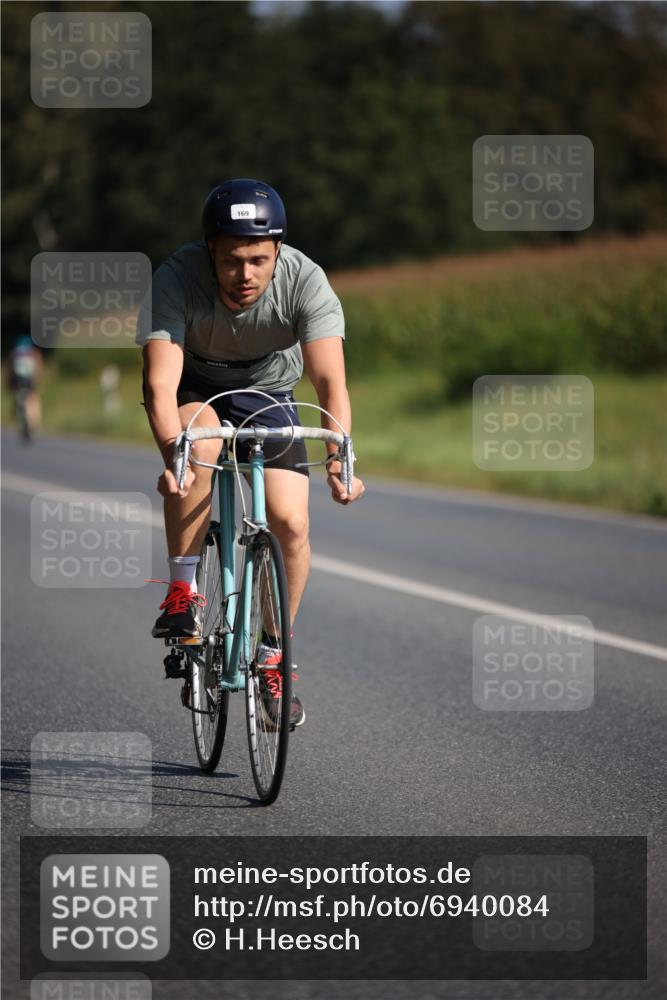 01.09.2024 - 17. Tribühne Triathlon H.Heesch http://msf.ph/oto/6940084 01.09.2024 10:35:05 Radfahren 163, 168, 169 meine-sportfotos.de