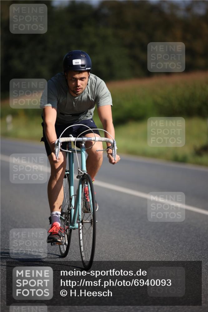 01.09.2024 - 17. Tribühne Triathlon H.Heesch http://msf.ph/oto/6940093 01.09.2024 10:35:05 Radfahren 163, 168, 169 meine-sportfotos.de