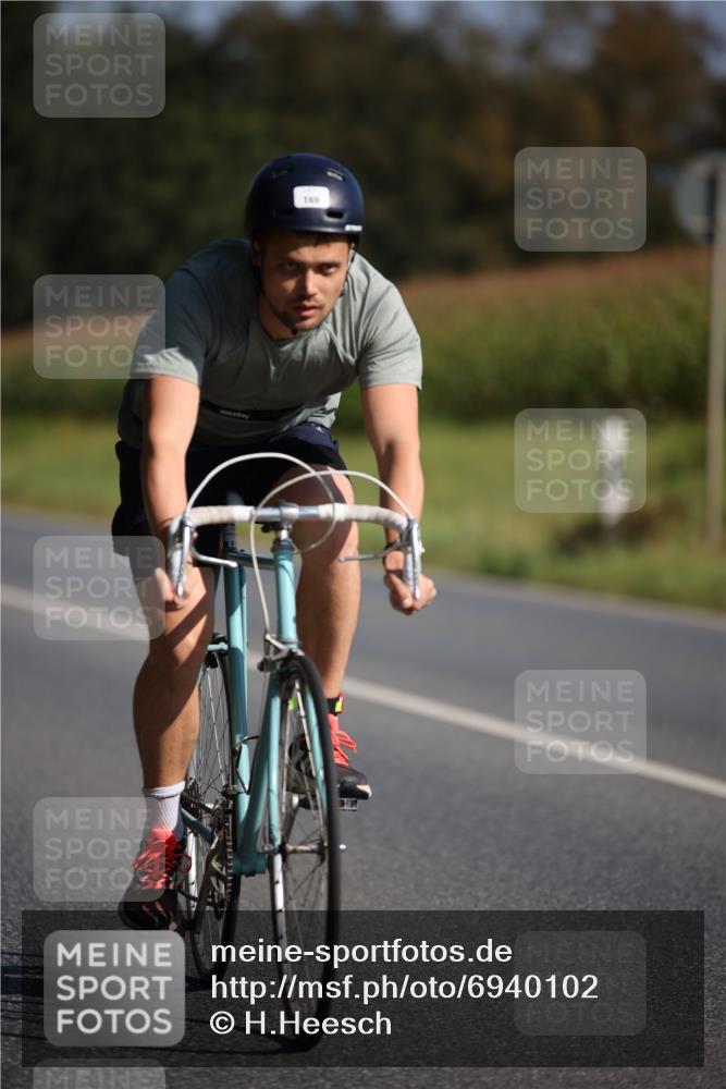 01.09.2024 - 17. Tribühne Triathlon H.Heesch http://msf.ph/oto/6940102 01.09.2024 10:35:06 Radfahren 168, 169 meine-sportfotos.de