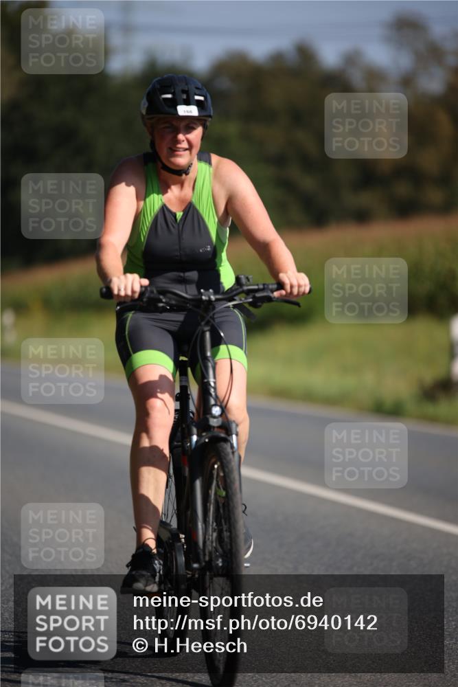 01.09.2024 - 17. Tribühne Triathlon H.Heesch http://msf.ph/oto/6940142 01.09.2024 10:35:08 Radfahren 168, 248 meine-sportfotos.de