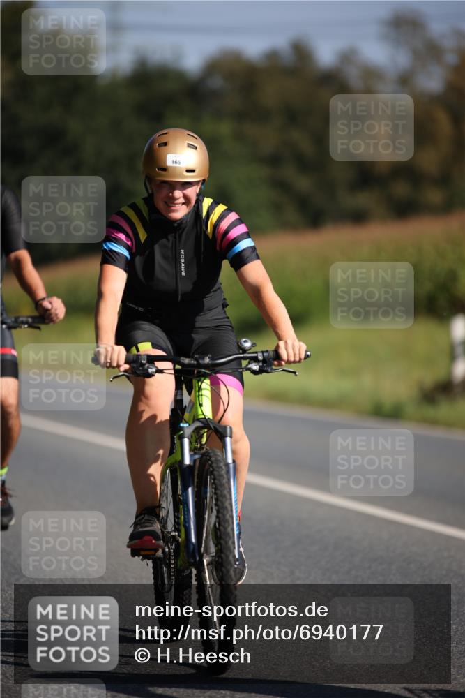 01.09.2024 - 17. Tribühne Triathlon H.Heesch http://msf.ph/oto/6940177 01.09.2024 10:35:23 Radfahren 142, 165, 166, 180, 240 meine-sportfotos.de
