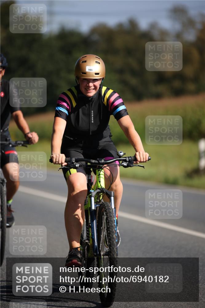 01.09.2024 - 17. Tribühne Triathlon H.Heesch http://msf.ph/oto/6940182 01.09.2024 10:35:23 Radfahren 142, 165, 166, 180, 240 meine-sportfotos.de