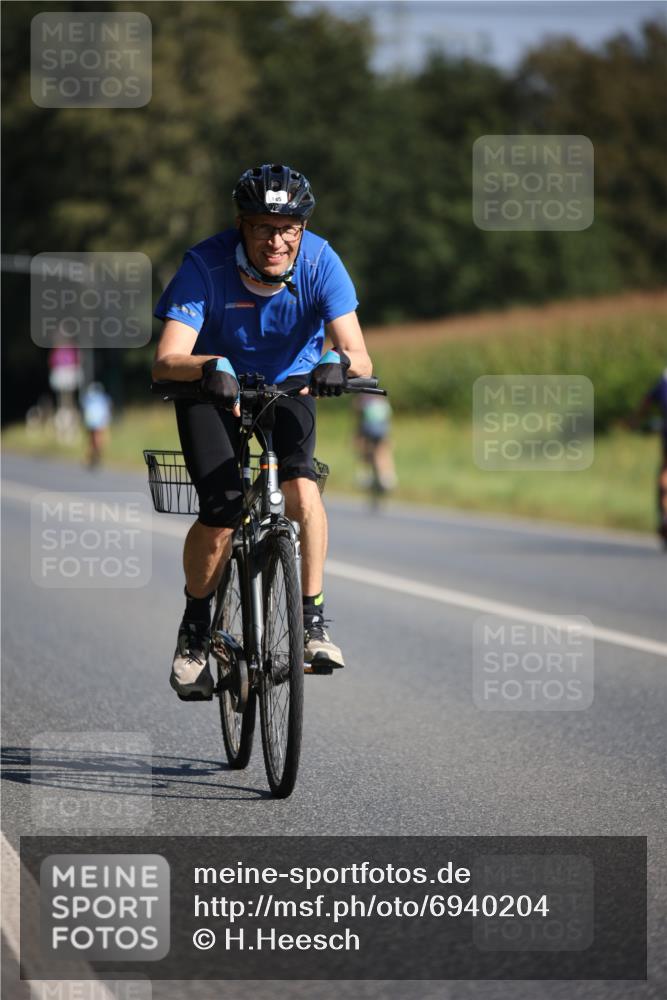 01.09.2024 - 17. Tribühne Triathlon H.Heesch http://msf.ph/oto/6940204 01.09.2024 10:35:40 Radfahren 145, 190, 201, 223, 284, 307 meine-sportfotos.de