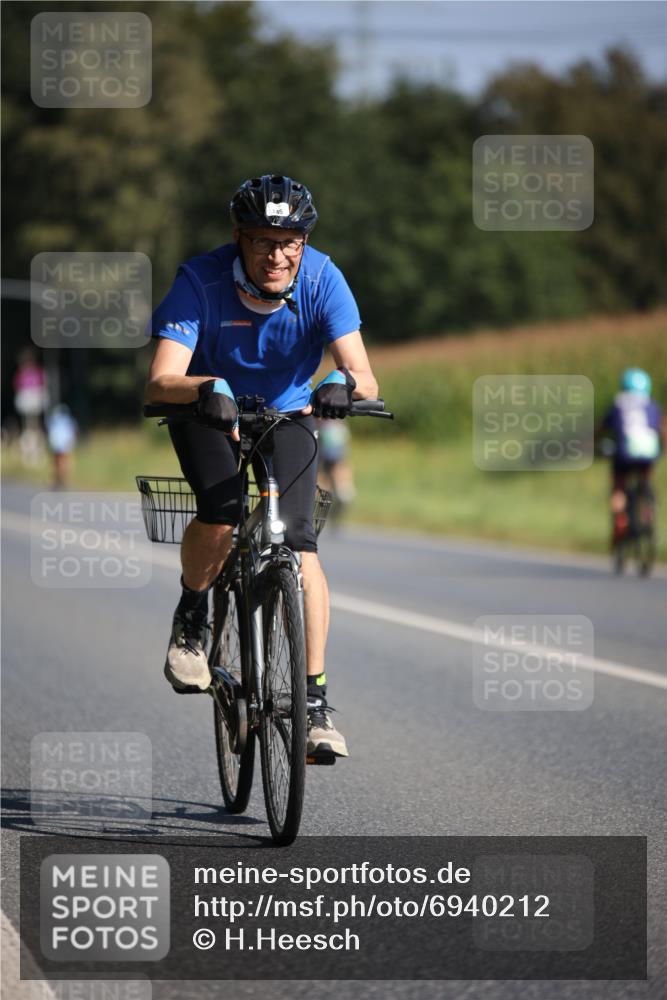 01.09.2024 - 17. Tribühne Triathlon H.Heesch http://msf.ph/oto/6940212 01.09.2024 10:35:40 Radfahren 145, 190, 201, 223, 284, 307 meine-sportfotos.de
