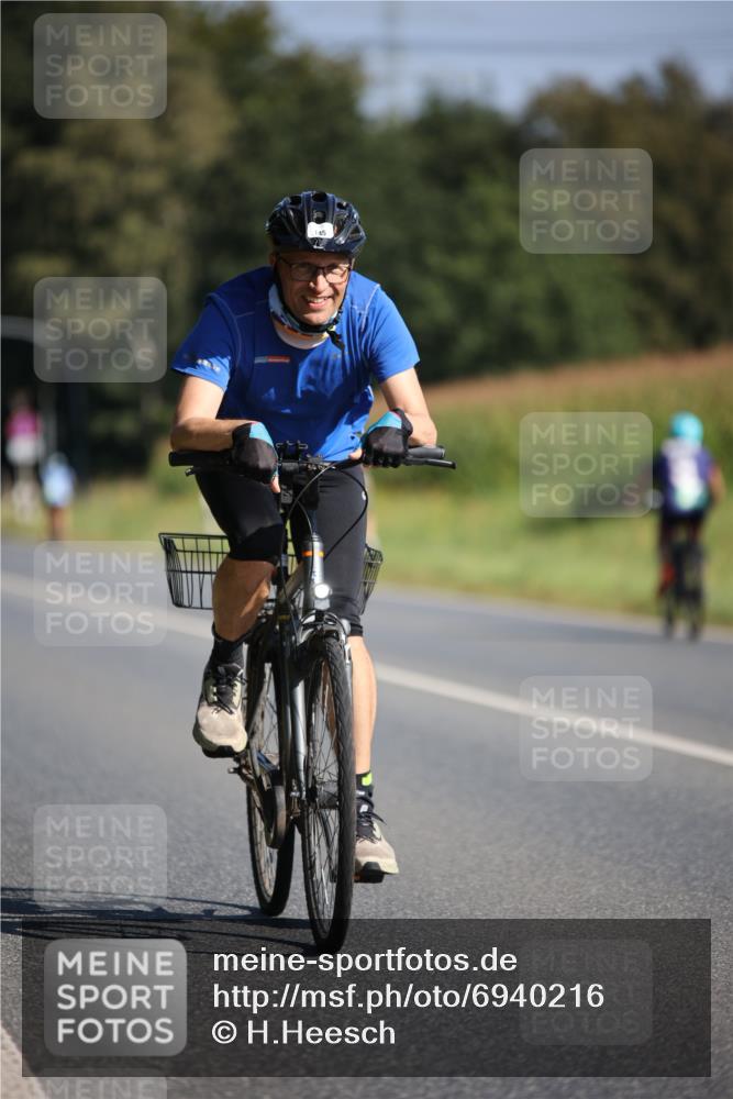 01.09.2024 - 17. Tribühne Triathlon H.Heesch http://msf.ph/oto/6940216 01.09.2024 10:35:40 Radfahren 145, 190, 201, 223, 284, 307 meine-sportfotos.de