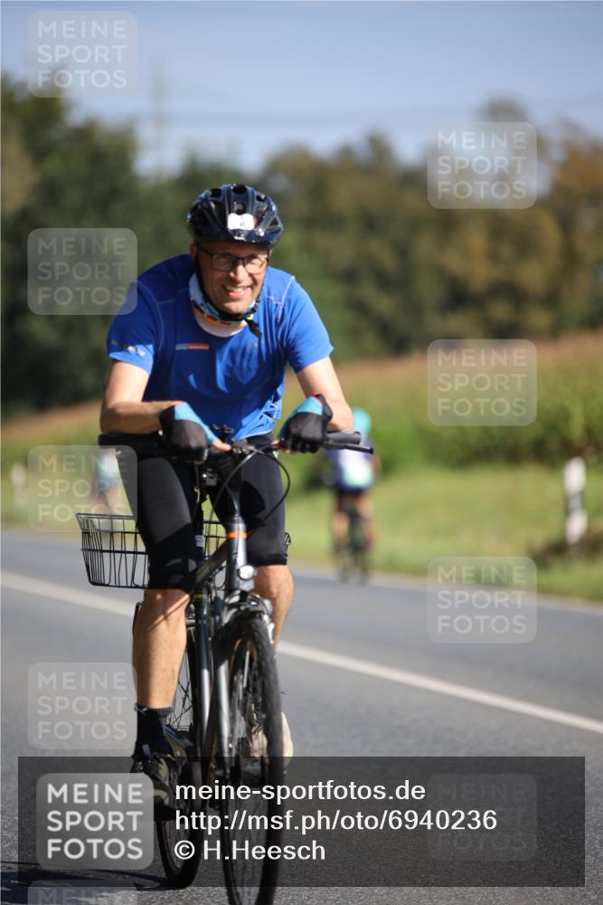 01.09.2024 - 17. Tribühne Triathlon H.Heesch http://msf.ph/oto/6940236 01.09.2024 10:35:41 Radfahren 145, 190, 201, 223, 284, 307 meine-sportfotos.de