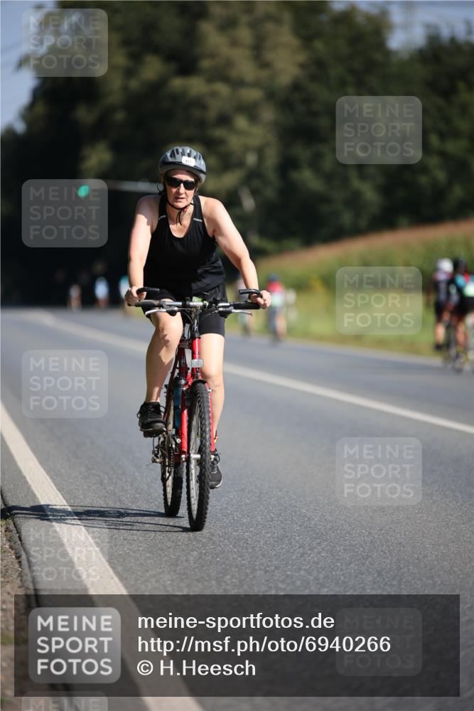 01.09.2024 - 17. Tribühne Triathlon H.Heesch http://msf.ph/oto/6940266 01.09.2024 10:35:58 Radfahren 157, 203 meine-sportfotos.de