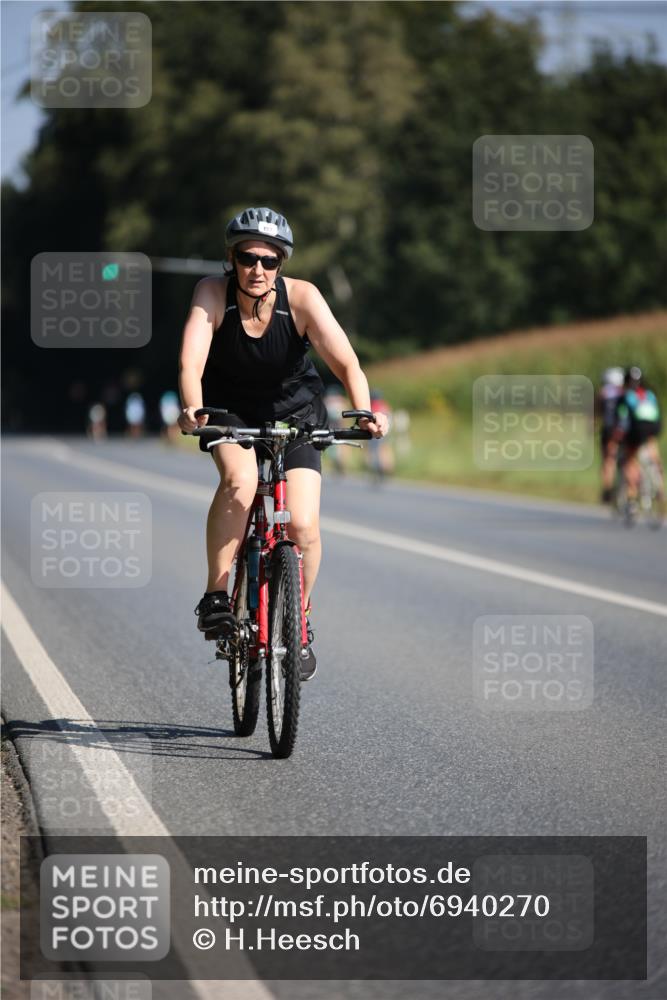 01.09.2024 - 17. Tribühne Triathlon H.Heesch http://msf.ph/oto/6940270 01.09.2024 10:35:58 Radfahren 157, 203 meine-sportfotos.de
