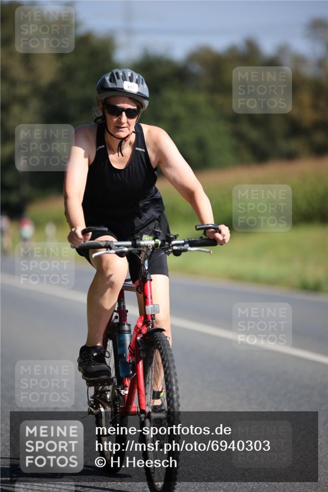 01.09.2024 - 17. Tribühne Triathlon H.Heesch http://msf.ph/oto/6940303 01.09.2024 10:35:59 Radfahren 157, 203 meine-sportfotos.de