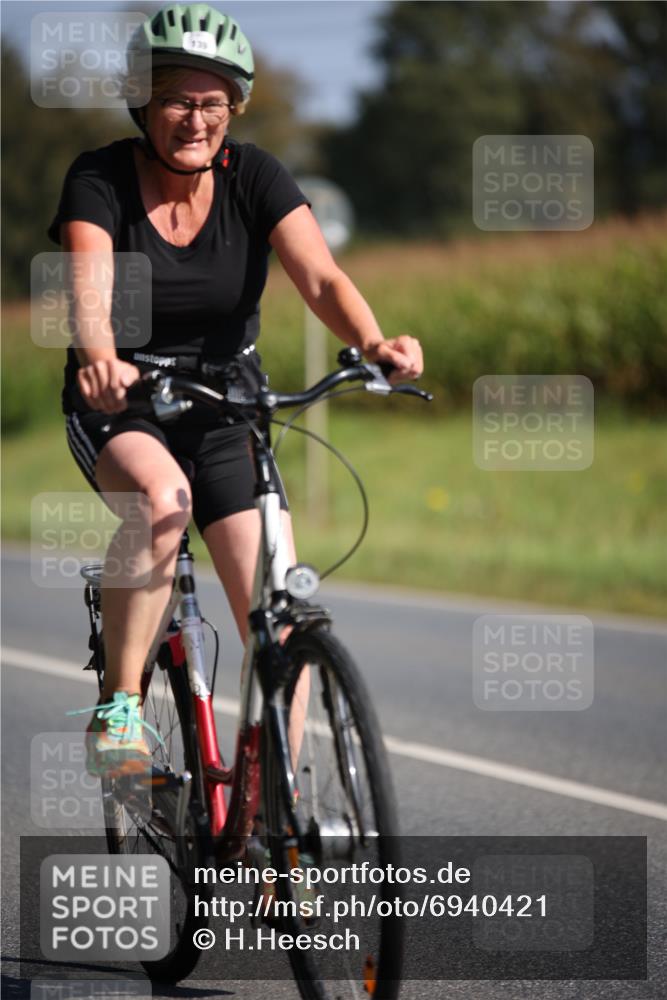 01.09.2024 - 17. Tribühne Triathlon H.Heesch http://msf.ph/oto/6940421 01.09.2024 10:36:23 Radfahren 139, 262 meine-sportfotos.de