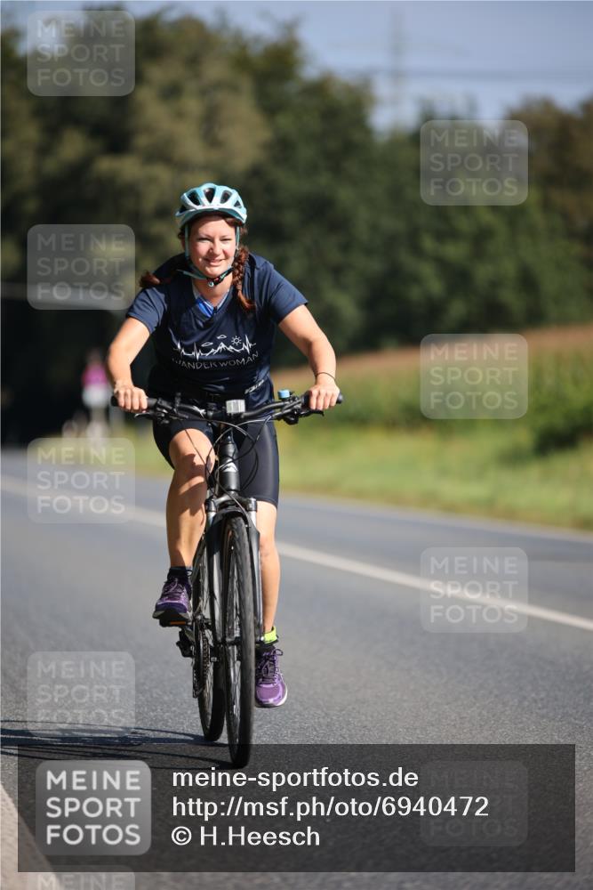 01.09.2024 - 17. Tribühne Triathlon H.Heesch http://msf.ph/oto/6940472 01.09.2024 10:37:10 Radfahren 235, 1068 meine-sportfotos.de