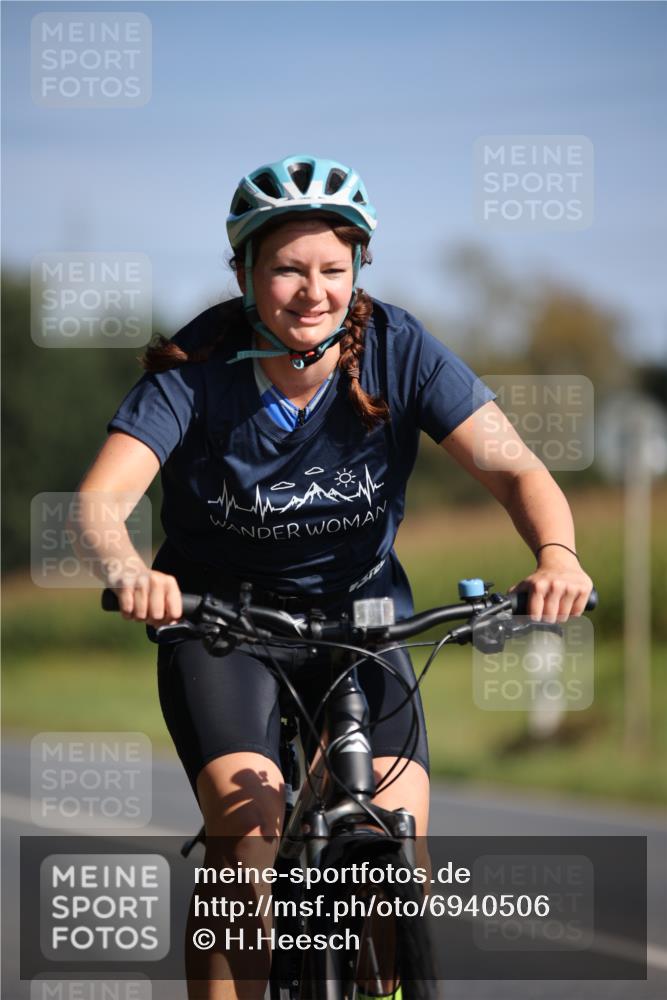 01.09.2024 - 17. Tribühne Triathlon H.Heesch http://msf.ph/oto/6940506 01.09.2024 10:37:10 Radfahren 235, 1068 meine-sportfotos.de