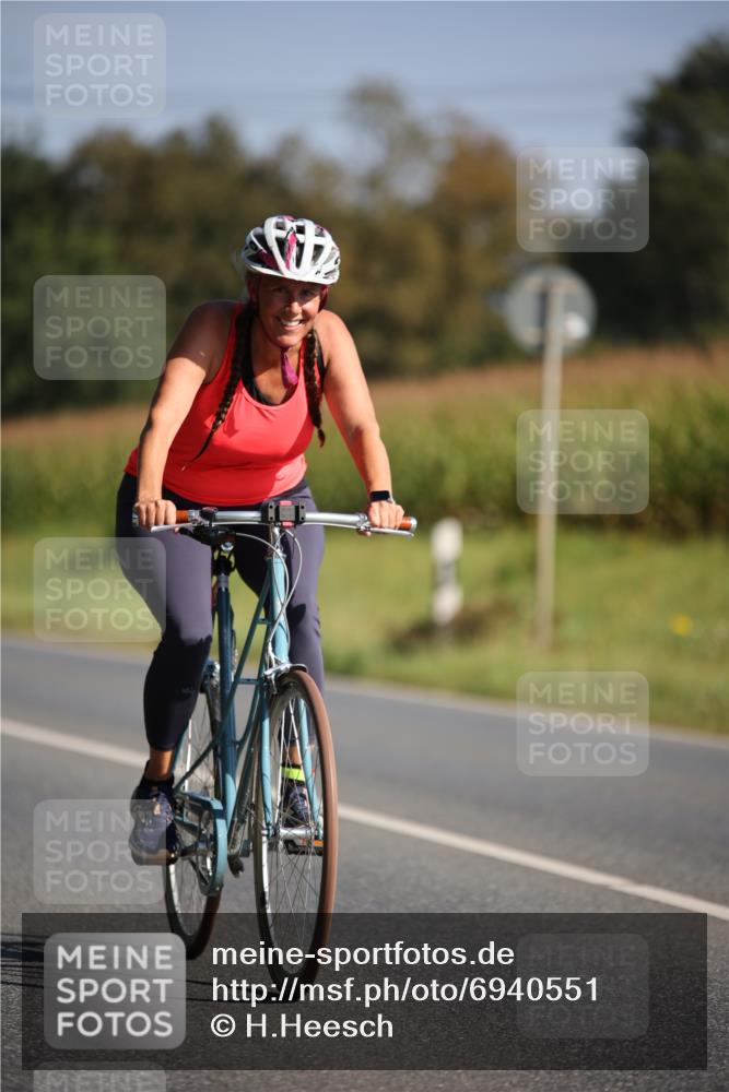 01.09.2024 - 17. Tribühne Triathlon H.Heesch http://msf.ph/oto/6940551 01.09.2024 10:38:34 Radfahren 151 meine-sportfotos.de