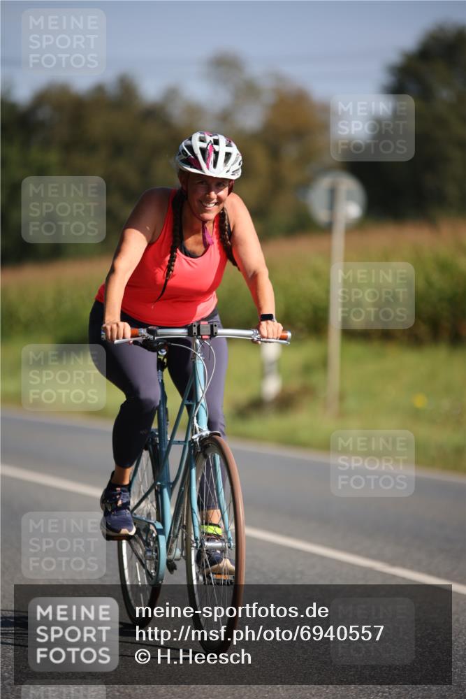 01.09.2024 - 17. Tribühne Triathlon H.Heesch http://msf.ph/oto/6940557 01.09.2024 10:38:34 Radfahren 151 meine-sportfotos.de