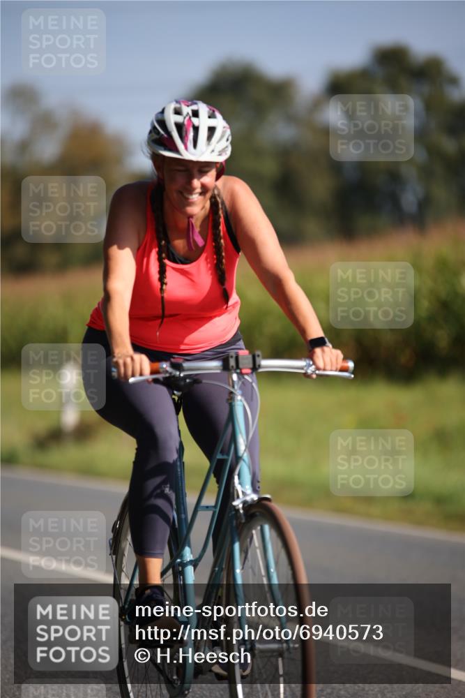 01.09.2024 - 17. Tribühne Triathlon H.Heesch http://msf.ph/oto/6940573 01.09.2024 10:38:34 Radfahren 151 meine-sportfotos.de