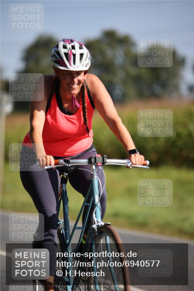 01.09.2024 - 17. Tribühne Triathlon H.Heesch http://msf.ph/oto/6940577 01.09.2024 10:38:34 Radfahren 151 meine-sportfotos.de