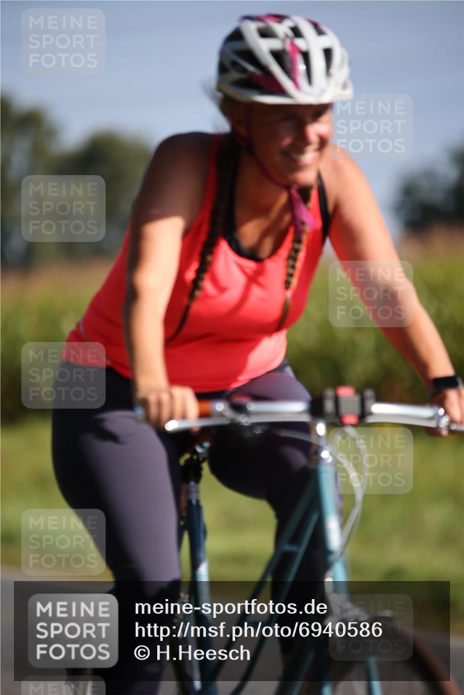 01.09.2024 - 17. Tribühne Triathlon H.Heesch http://msf.ph/oto/6940586 01.09.2024 10:38:34 Radfahren 151 meine-sportfotos.de