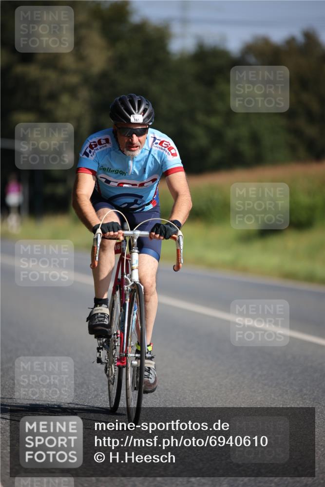 01.09.2024 - 17. Tribühne Triathlon H.Heesch http://msf.ph/oto/6940610 01.09.2024 10:39:18 Radfahren 161 meine-sportfotos.de