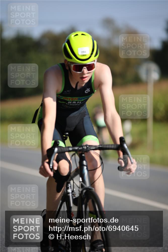 01.09.2024 - 17. Tribühne Triathlon H.Heesch http://msf.ph/oto/6940645 01.09.2024 10:40:41 Radfahren 179, 294 meine-sportfotos.de
