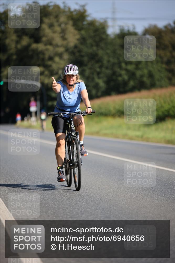 01.09.2024 - 17. Tribühne Triathlon H.Heesch http://msf.ph/oto/6940656 01.09.2024 10:40:51 Radfahren 138 meine-sportfotos.de