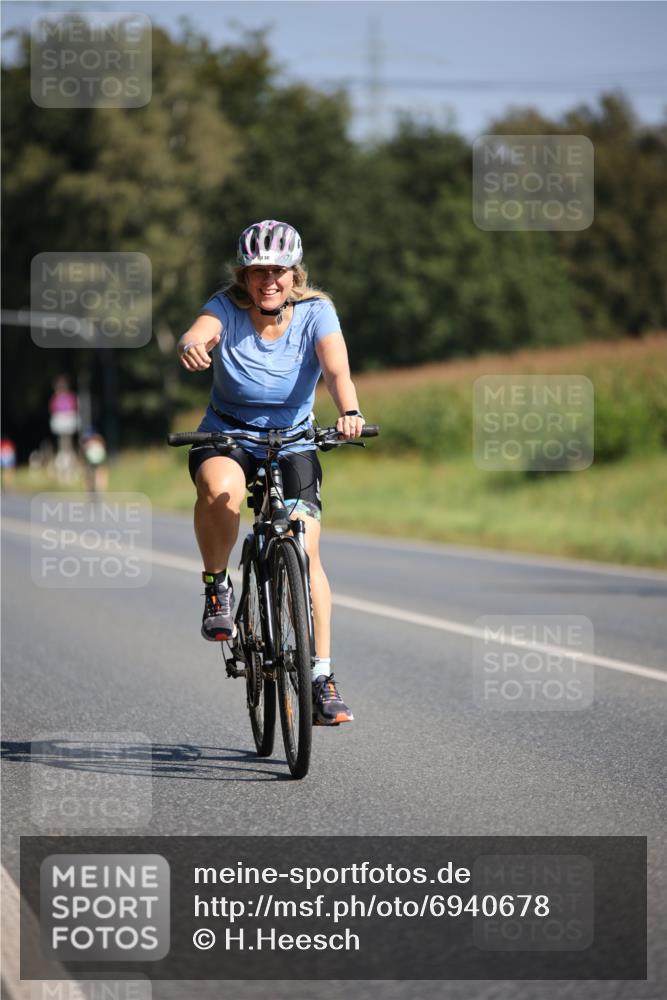 01.09.2024 - 17. Tribühne Triathlon H.Heesch http://msf.ph/oto/6940678 01.09.2024 10:40:51 Radfahren 138 meine-sportfotos.de