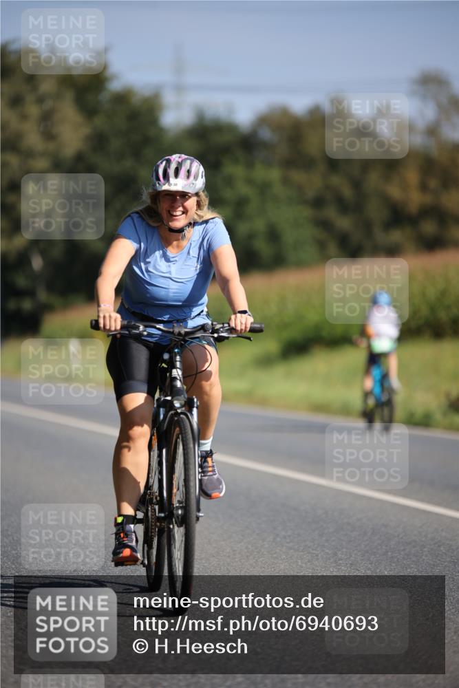 01.09.2024 - 17. Tribühne Triathlon H.Heesch http://msf.ph/oto/6940693 01.09.2024 10:40:52 Radfahren 138 meine-sportfotos.de