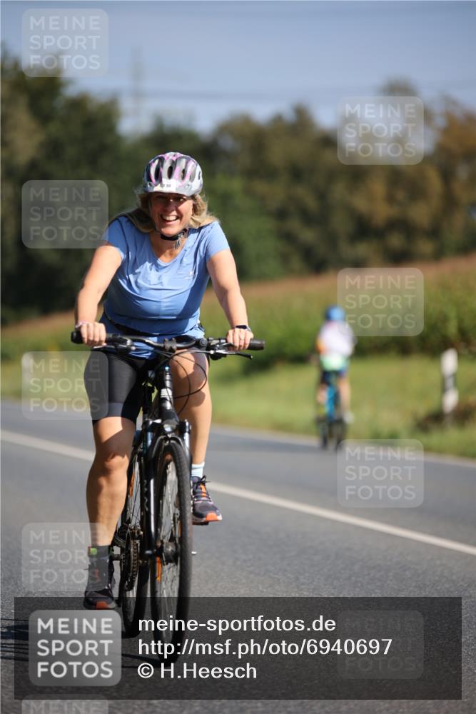 01.09.2024 - 17. Tribühne Triathlon H.Heesch http://msf.ph/oto/6940697 01.09.2024 10:40:52 Radfahren 138 meine-sportfotos.de