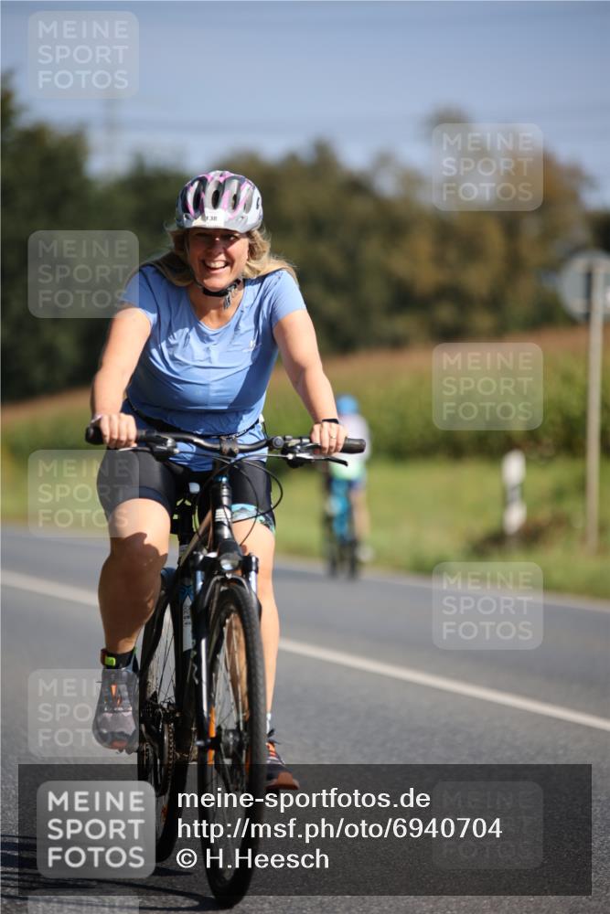 01.09.2024 - 17. Tribühne Triathlon H.Heesch http://msf.ph/oto/6940704 01.09.2024 10:40:52 Radfahren 138 meine-sportfotos.de