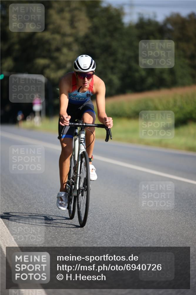 01.09.2024 - 17. Tribühne Triathlon H.Heesch http://msf.ph/oto/6940726 01.09.2024 10:41:30 Radfahren 256 meine-sportfotos.de