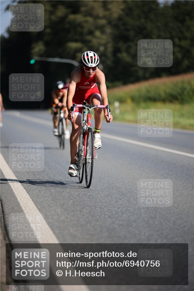 01.09.2024 - 17. Tribühne Triathlon H.Heesch http://msf.ph/oto/6940756 01.09.2024 10:41:49 Radfahren 255, 268, 285 meine-sportfotos.de