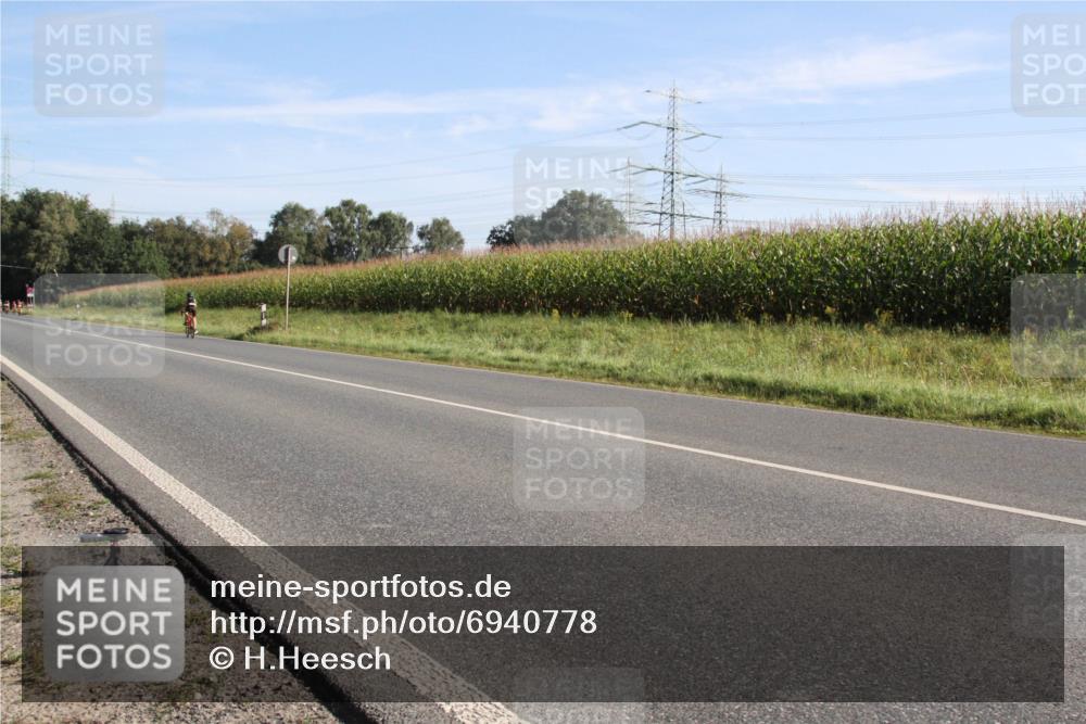 01.09.2024 - 17. Tribühne Triathlon H.Heesch http://msf.ph/oto/6940778 01.09.2024 09:37:38 Radfahren 131, 135 meine-sportfotos.de
