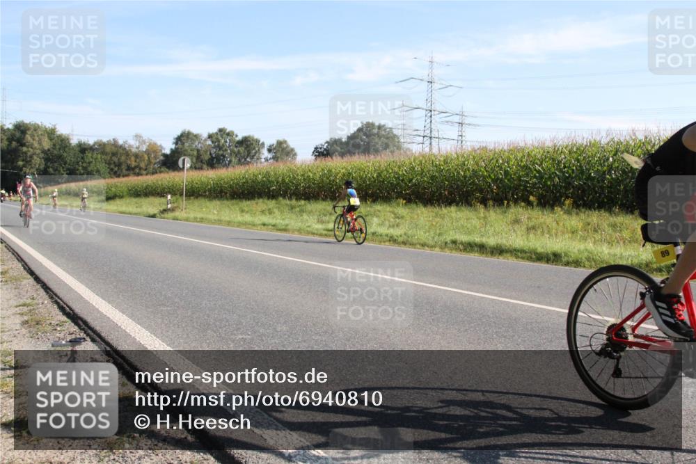 01.09.2024 - 17. Tribühne Triathlon H.Heesch http://msf.ph/oto/6940810 01.09.2024 09:39:25 Radfahren 66, 70, 89, 96, 131 meine-sportfotos.de